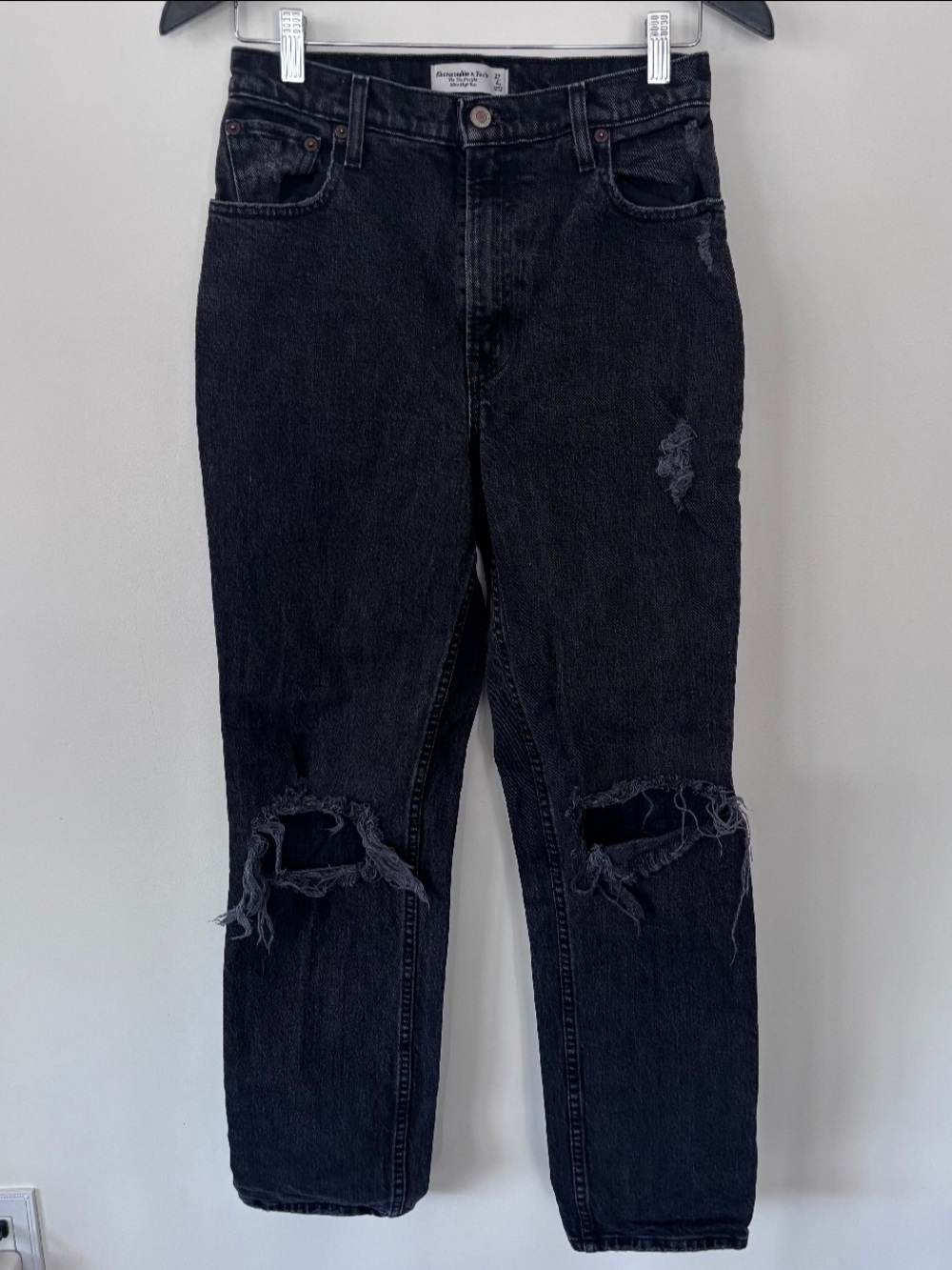 Abercrombie 90s High Rise Straight Black Distressed Jeans | Sz 27
